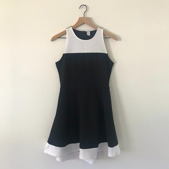 H&M Dresses & Skirts - H&M Divided Sleeveless Black and White Color Block Back Cutout Dress - Size 12